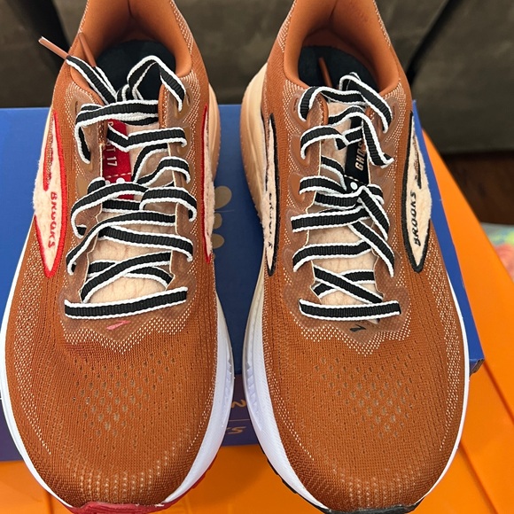 Brooks Run Disney Chip and Dale Ghost wide - Picture 3 of 3